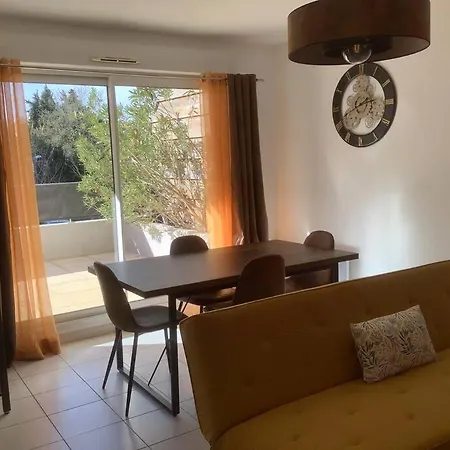 Apartment Tres Joli T2 46 M2, Terrasse 32 M2, Proche Remparts Avignon