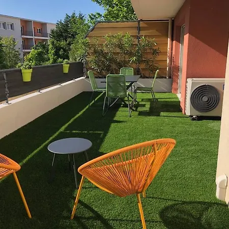 Tres Joli T2 46 M2, Terrasse 32 M2, Proche Remparts