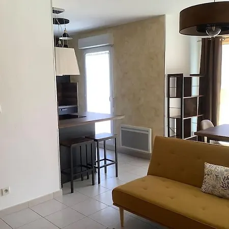 Tres Joli T2 46 M2, Terrasse 32 M2, Proche Remparts Apartment