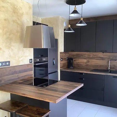 Tres Joli T2 46 M2, Terrasse 32 M2, Proche Remparts Avignon